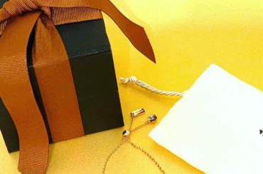 この間友達と会えた時、お互いの誕生日をお祝いしたよ

#また素敵なプレゼントもらった〜♡
#友達と色違い らしい！
#ありがとう...