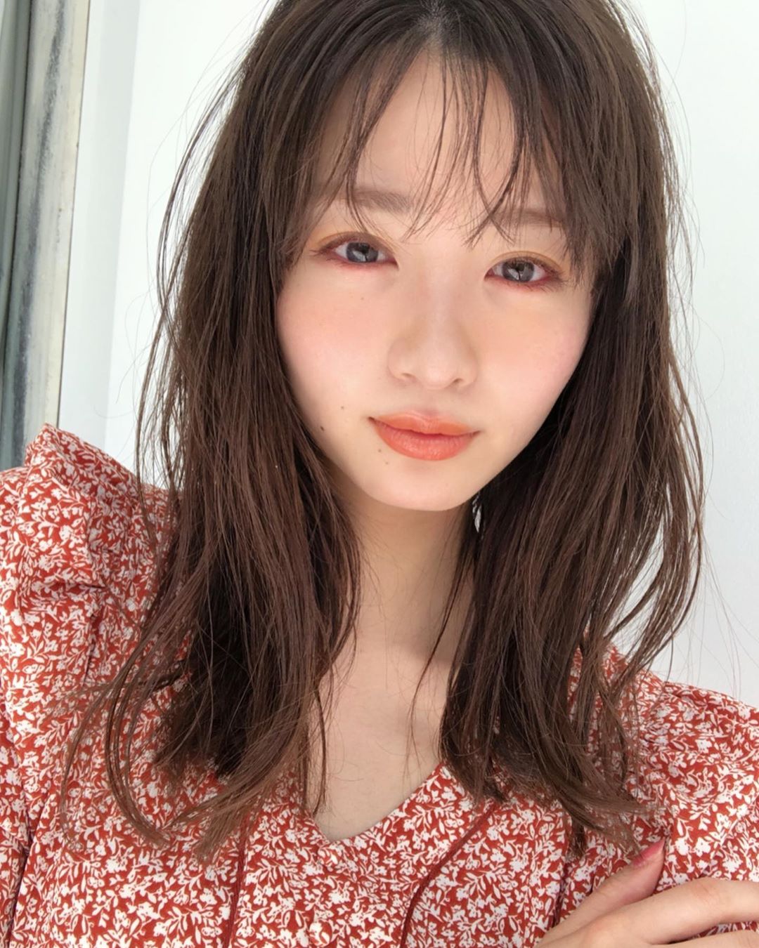 岡崎紗絵 紫マスカラ×赤シャドー×充血、笑 ストーリーにも載せたけど。こっちにも載せてみるね 載せるものが、、笑 この日は 日差しが