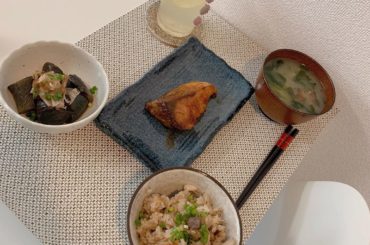 みんな元気ですかー？﻿
私はあいかわらずめちゃくちゃ﻿
元気で毎日好きな時間に起きて﻿
好きな時間に寝るという﻿
のんびりした時間を過ごしてます♡﻿
﻿
最近は...