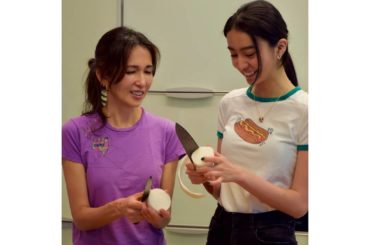 Making dinner with my mum since quarantine started!  Recently we've been eating ...