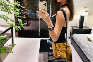 𝐶𝐻𝐴𝑁𝐸𝐿 Private Room
#ginzachanel
Coordinating with gold skirt @ysl 
I found ador...