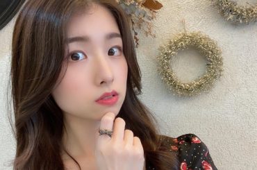 .
夏だから髪軽くしました!
.
前髪はずっと切ってなくて
気がつけば後ろと同じ長さまで育ってて
切ったらふわ〜っとしてくれた
new hairどうですかー？...