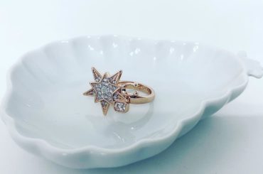 指輪をしてみたくてこの前衝動買いしちゃった〜

#星の指輪
#衝動買い 
#サイズなかなかなくて
#おきにいり︎ 
※私はどのくらいのサイズでしょう？...