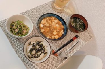 ご飯﻿
・麻婆豆腐﻿
・胡瓜とツナの中華和え﻿
・わかめスープ﻿
﻿
ご飯にふりかけたのは﻿
#Costco の #韓国のりフレーク です﻿
美味しかったな〜ま...