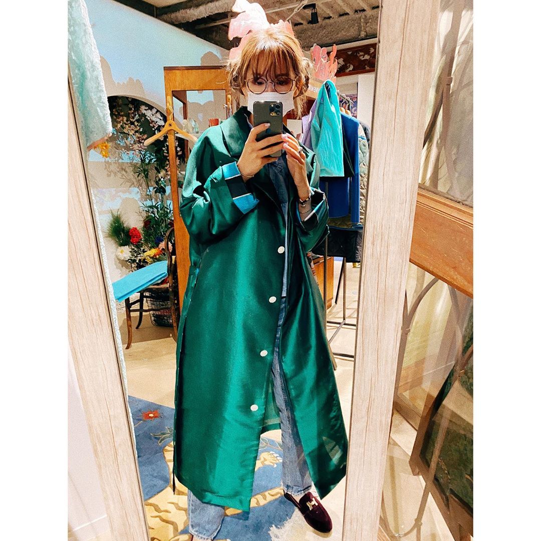 紗栄子 昨日の私 Keitamaruyama Official の刺繍の入ったエコバッグをオーダー セールになっていたガウンとコートを悩みに悩み 1枚目の写真のガウン Moe Zine