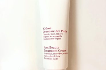 今日、矯正の病院に銀座に行ったので、久しぶりに松屋に行きました
リピートしている『クラランス フット ビューティ ケア』を購入！
これがないと、安心してサンダル...