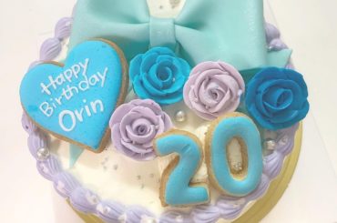 .
20歳のお誕生日ケーキは姉が選んでくれました
可愛すぎて震えました…
@tommuto_official 
.
#大好きな水色
#birthdayc...