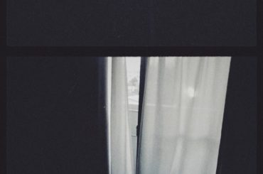 .

もぞもぞ起きます
割と宅配のインターホンで
起きる事も少なくない

...