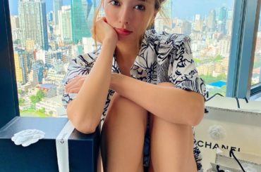 It was raining while I was shopping, but it was sunny when I got home
Can you re...
