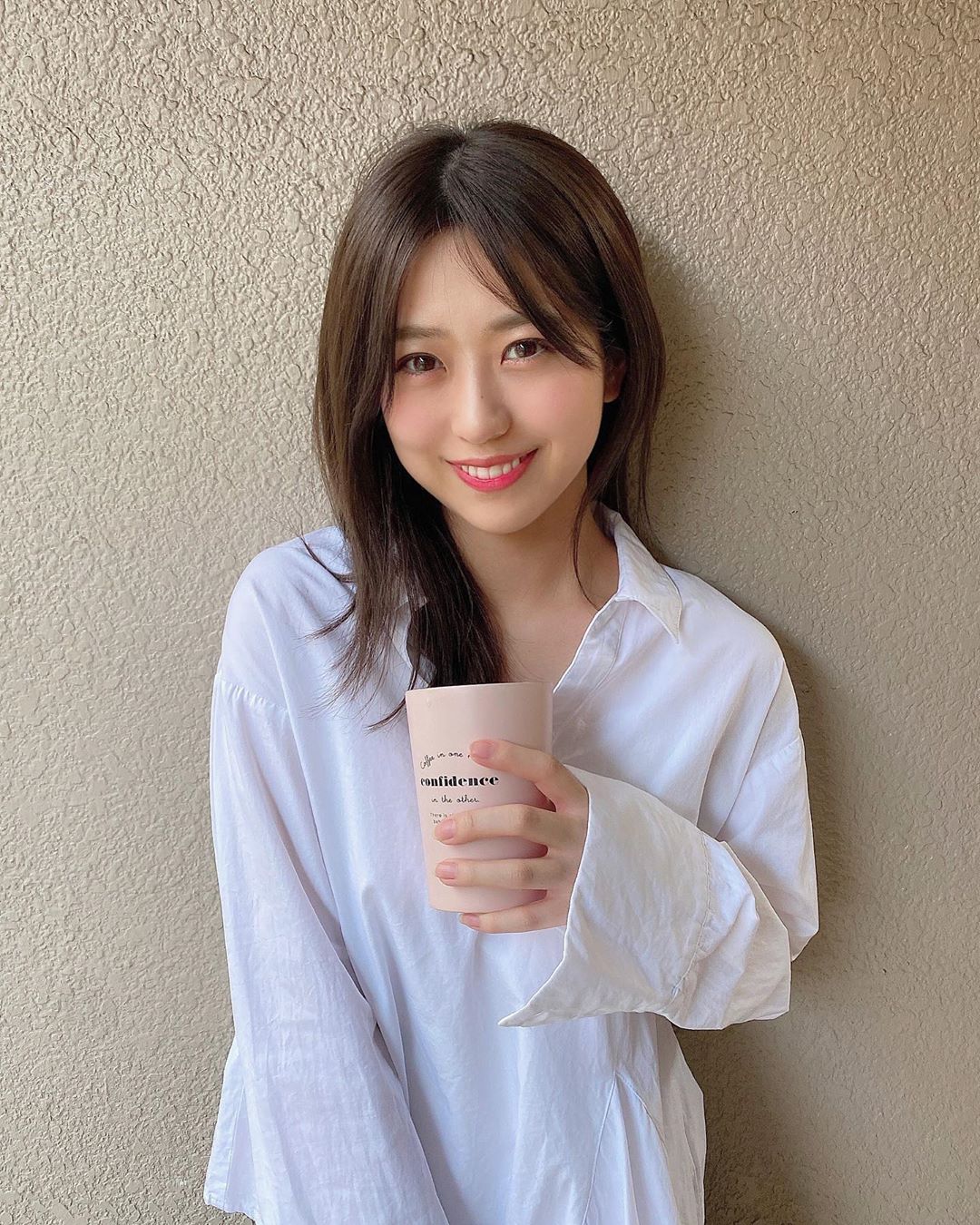 篠崎彩奈 明日の10 00 おうち生写真受付開始です オフショット 彼氏のシャツ着た風に撮ったよ ちなみにこれは自分の大きめのシャツです笑 オフショット Moe Zine