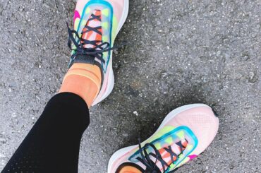 可愛い靴で自分をゴキゲンにする。整える。﻿
そんな方法があってもいいよね ﻿
﻿
NIKE ZOOM FLY 3 PRMのNERGY限定カラーは﻿
とにかくハッ...