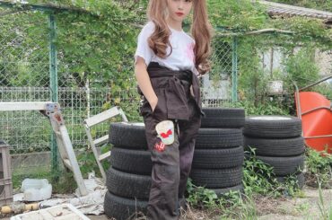 ツインテールで撮影したMVが公開されました！
かっこいいけど可愛く！
足を長く見せようとかなりハイウエストでツナギを着てるのがわかりますね！？
ストーリーのリン...