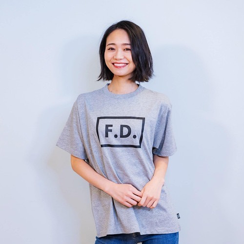 緑川静香 鹿島アントラーズの新アパレルブランド F D のモデルを務めさせて頂きました Footballdreamというコンセプトで 普段使いできるシンプルで可愛 Moe Zine