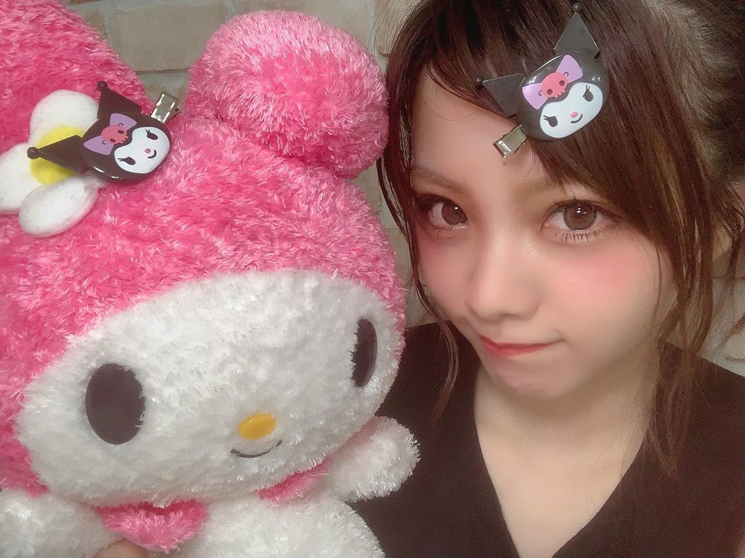 田中れいな . クロミちゃんの前髪クリップ届いたあ ずーっとほしくて なぜか買ってなくて やっとやっとゲットしたぞぉ . いろんなキャラの