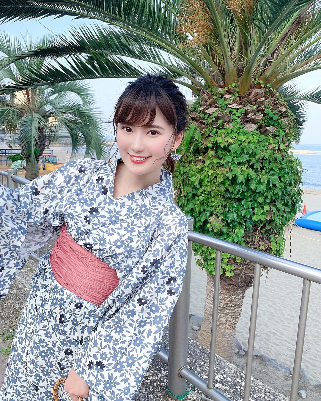 伊藤奈月 浴衣 海辺 浴衣 花火大会 浴衣ヘアアレンジ 海 ビーチ Moe Zine