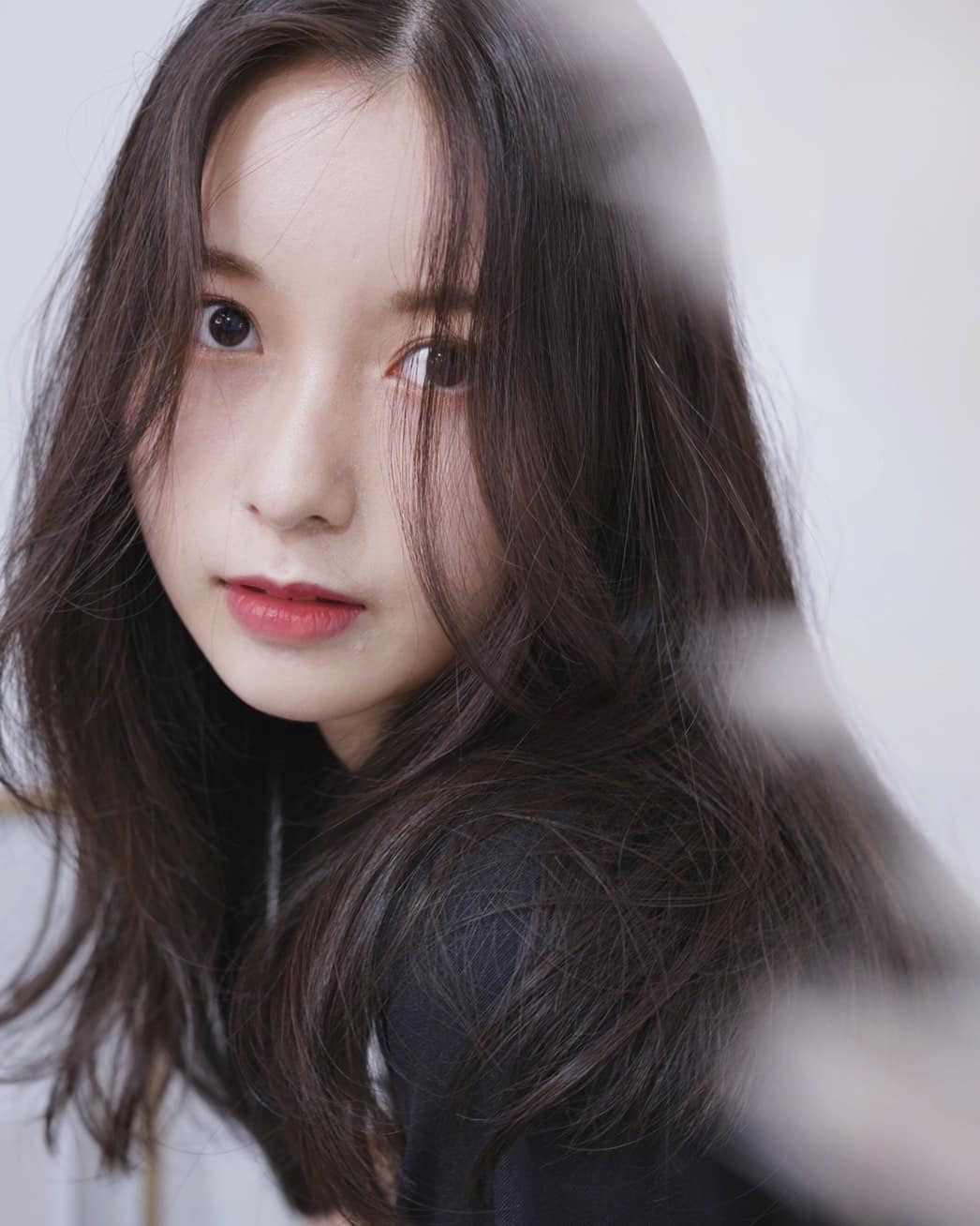 佐々木琴子 ヘアメイクの方にサクッとメイクしてもらって写真も撮ってもらった 仕事とかがあったのではなくインスタに載せる用に インスタに載せる画像が もう少しで Moe Zine