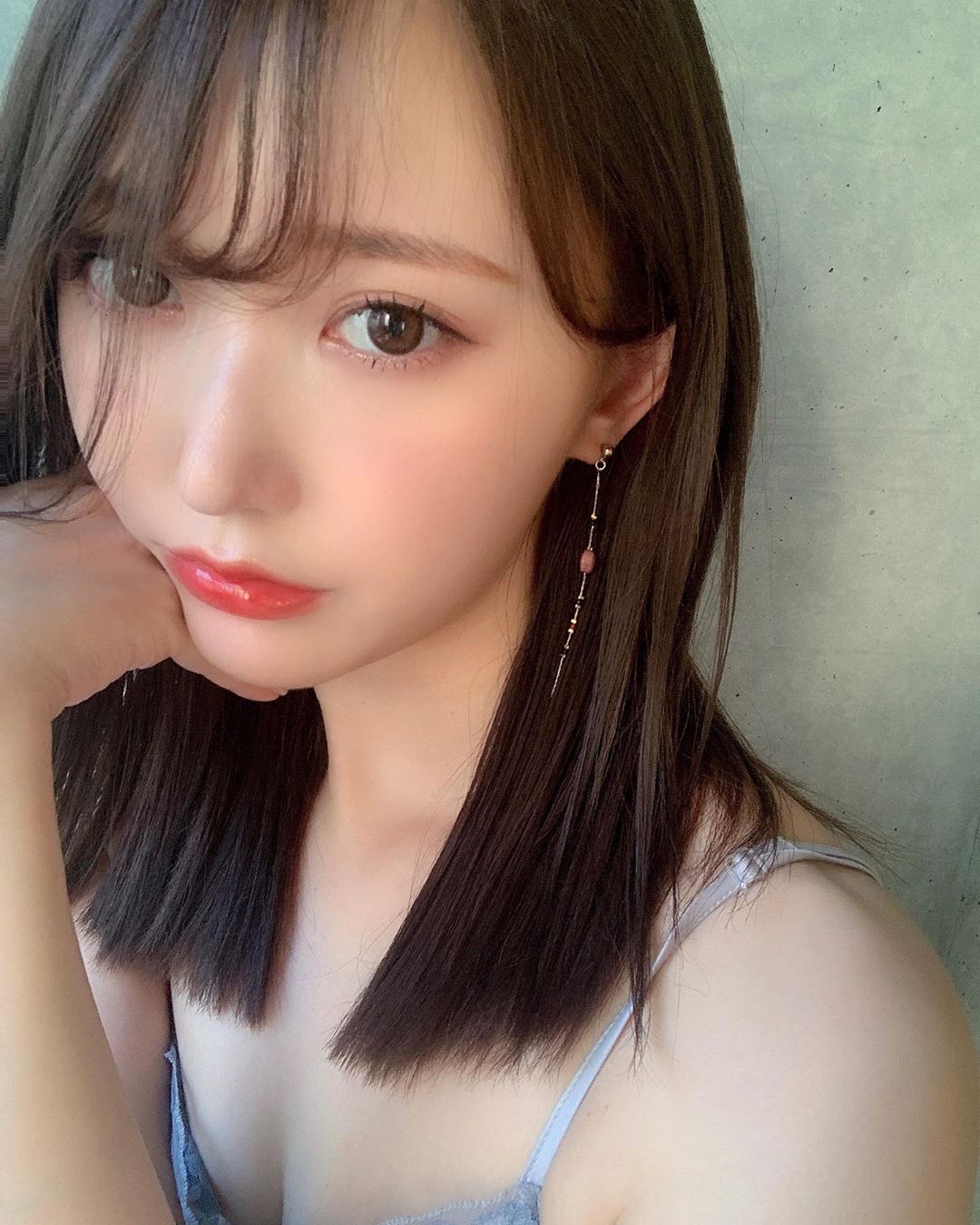 菅野結以 いまの素髪 長すぎず短すぎずぱっつんすぎずレイヤーすぎない どっちつかずな曖昧ヘアが気分ななつです ケア兼スタイリングは 朝はオイルより軽やかなミ Moe Zine 菅野結以 いまの素髪 長すぎず短すぎずぱっつんすぎずレイヤーすぎない どっちつかずな曖昧ヘアが気分ななつです ケア兼スタイリングは 朝はオイルより軽やかなミ Moe Zine