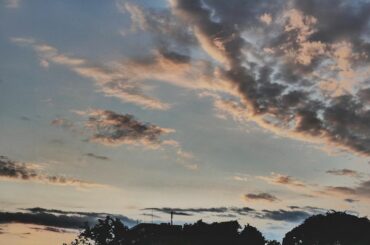 .
.
今日も一日、皆さんお疲れさま

そして

頑張った自分にありがとう

根詰めることなく、
焦ることなく、
ただジッと呼吸する。
.
流れはちゃんと...