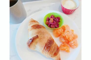 今朝のモーニングプレート
最近は、ワンちゃんのために 早起きしてるから 朝食を食べることが増えたよ〜

#picard のクロワッサン
めちゃくちゃ美味しい…
...