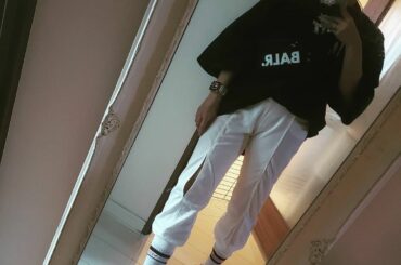 .
白いパンツもかわいいーん！
前が空いてて涼しいw
@litdepartment_official
#やすみ
#휴일
#holiday 
#ootd...