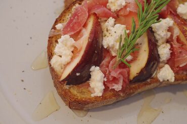 簡単！morning
・
旬な無花果を使ったレシピです。
・
#無花果 #いちじく #イチジク #料理動画 #簡単レシピ #朝ごはん #モーニング #パン #チ...