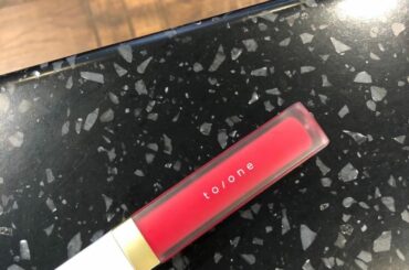 トーンの新色『ペタル エッセンス カラー バター 07』
「どこのリップ？」て何人からも聞かれた色

鮮やかで、ひと塗りで唇の存在感を高めてくれるホットピンクは...