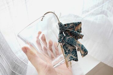 魔法

表から見るとどうやってつけてるんだろう？
と思うイヤーフック。
耳にかけるだけでこんなに可愛いくなるなんて
素敵だよなぁ。。

いつかお出かけ...