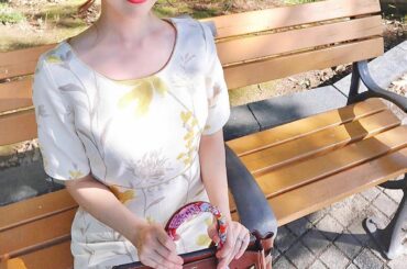 先日の #宝塚 #星組 さんの観劇に着ていたワンピースは
@montresorsaki の新商品でした♪
写真だとわかりづらいのですが、
首回りや袖、ウエストな...