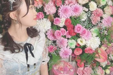 ・
・
・
オハナとワレ
・
・
#この一言でフォトエッセイいけるわこれ
#投稿し直し #ぴゃ #flower #花 #鼻 
#スタンドフラワー...