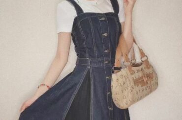 .
.
最近仲間入りしたワンピース
.
サイドがヒラヒラ〜っとした生地で
細かいプリーツになってるんです！
歩くたびにフワフワして可愛い
.
めち...