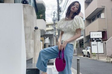 今日のできたてほやほやコーデだよ！
袖のふんわり感が可愛いトップスは @redyazel ので、ボトムスは @emoda_official です！
バッグと靴は...