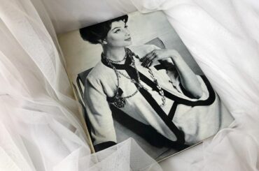 【VOGUE ON COCO CHANEL】
.
もりもり活字って感じではないですが、読書の秋っぽい感じになってます。
.
自立は女を強く美しくする...