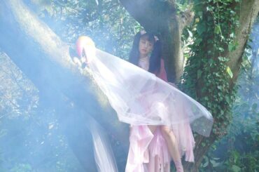 書籍『魔法少女　山本美月』が11月4日に発売となります！
撮影のときのオフショットをお届けします
何度も打合せを重ねた山本美月のこだわりがたくさんつまった...