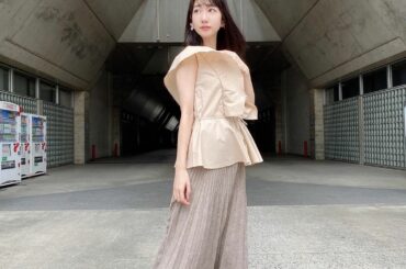 .
本日の私服︎
風が吹いてちょうど服がめくれて残念な感じに
なりましたが、他の写真より表情が決まっていたので
使わせていただきます

#sni...