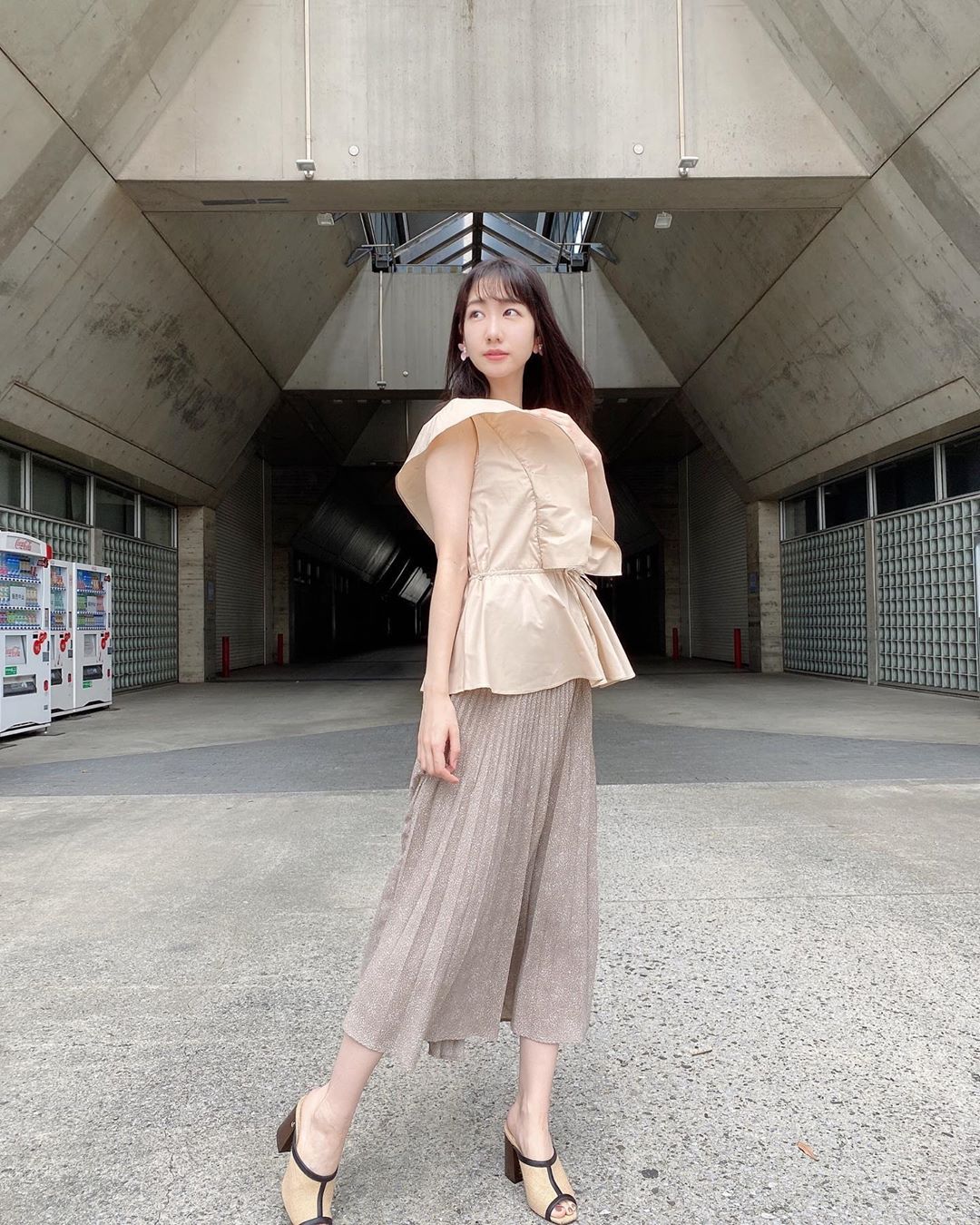 柏木由紀 本日の私服 風が吹いてちょうど服がめくれて残念な感じに なりましたが 他の写真より表情が決まっていたので 使わせていただきます Sni Moe Zine 柏木由紀 本日の私服 風が吹いてちょうど服がめくれて残念な感じに なりましたが 他の写真より表情が決まっていたので 使わせていただきます Sni Moe Zine