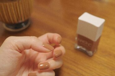 寝静まった雨の夜。
一人ゆっくりネイルを塗りながら音楽かけながらPC触りながらハーブティー。
・
thanks @nailsinc.jp 
新色がとにかく可愛い...