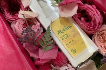 .
Melvitaの新商品「ビオオイル アルガンオイル ローズ」がこんなに可愛い箱に入って届きました♡
直接肌に塗れる形が便利で使いやすい！
顔、体...