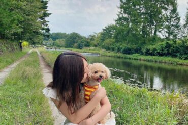 _
もなちゃんのお散歩♡
うへ〜かわいいもなちゃん
お人形さんみたい

やっぱり自然が多いところは
もなも喜んでくれる
#トイプードル #犬のいる暮らし 
#お...