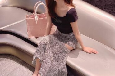 スカートの形がポイント
tops #moschino 
bottoms #rosarymoon 
shose #snidel
bag #dior
#outfit...
