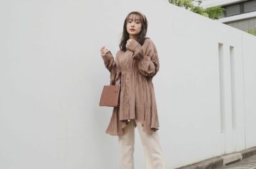 春に発売したN WITH.のsetupのボトムスに
次に発売するN WITH.の新作バッグです

バッグはブラウンとブラックの2色展開で
このバッグはサイズ感も...