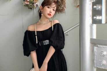 #ゆいしふく﻿
ブラックドレスの日は赤リップ﻿
顔まわりにおおぶり小物もりもりでちょとドレッシーめに﻿
﻿
ボリューム袖がタイプなティアードドレスは @mite...
