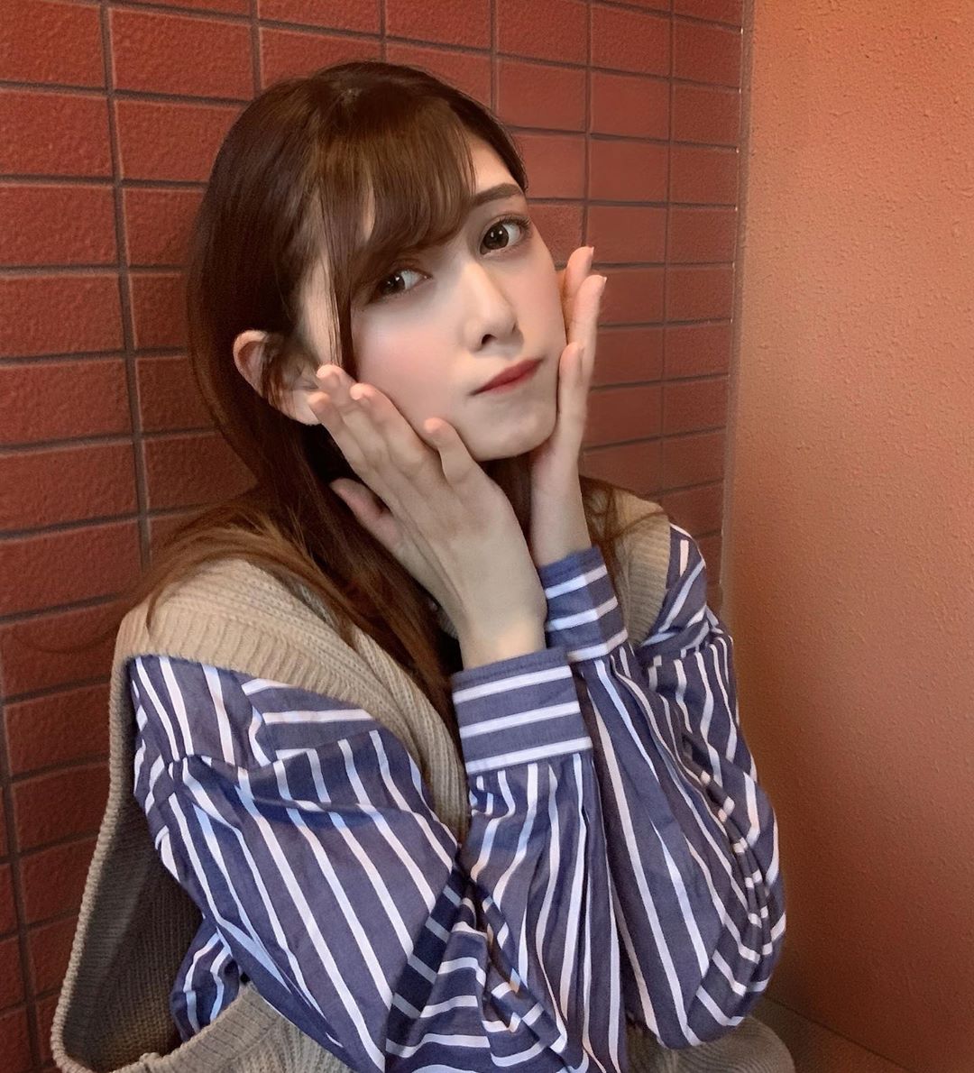 アンジェラ芽衣 女の子はもちろんメンズのフォロワーさんからもたまにくる質問なんだけど 脱毛サロンはキレイモに通ってる 冷却ジェル使わないから施術中寒くならないし おでことか Moe Zine