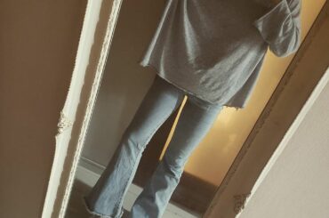 .
おうちでもデニム。
デニムは何本持ってるかなー！
３０本くらいはあるかな？
値段よりラインとはきごこち重視！
このデニムは
@17kg_official の...