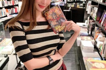 I like collecting Japanese cartoon
This manga is the latest "Kingdom". 
Have you...