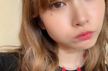 キラキラのメイクしすぎてる
キラキラ以外のメイクできない
この髪型可愛いけどゴムが絡まりすぎてめちゃくちゃ毛が抜けたしちぎれた...