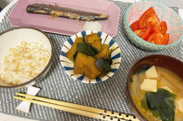 _
久しぶりにある日の晩ご飯載せます
・さんま
・かぼちゃの煮物
・トマトぽんず和え
・ご飯
・お味噌汁
和食大好き〜︎
ちなみにわたしトマト苦手た...