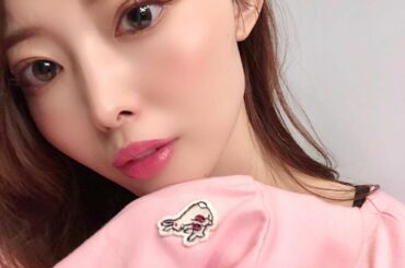 この前ストーリーズに投稿した写真、使用コスメについて質問いただきました

アイシャドウは『トーン フラワーダスト アイシャドウ 01』
リップは『カネボウ モイ...