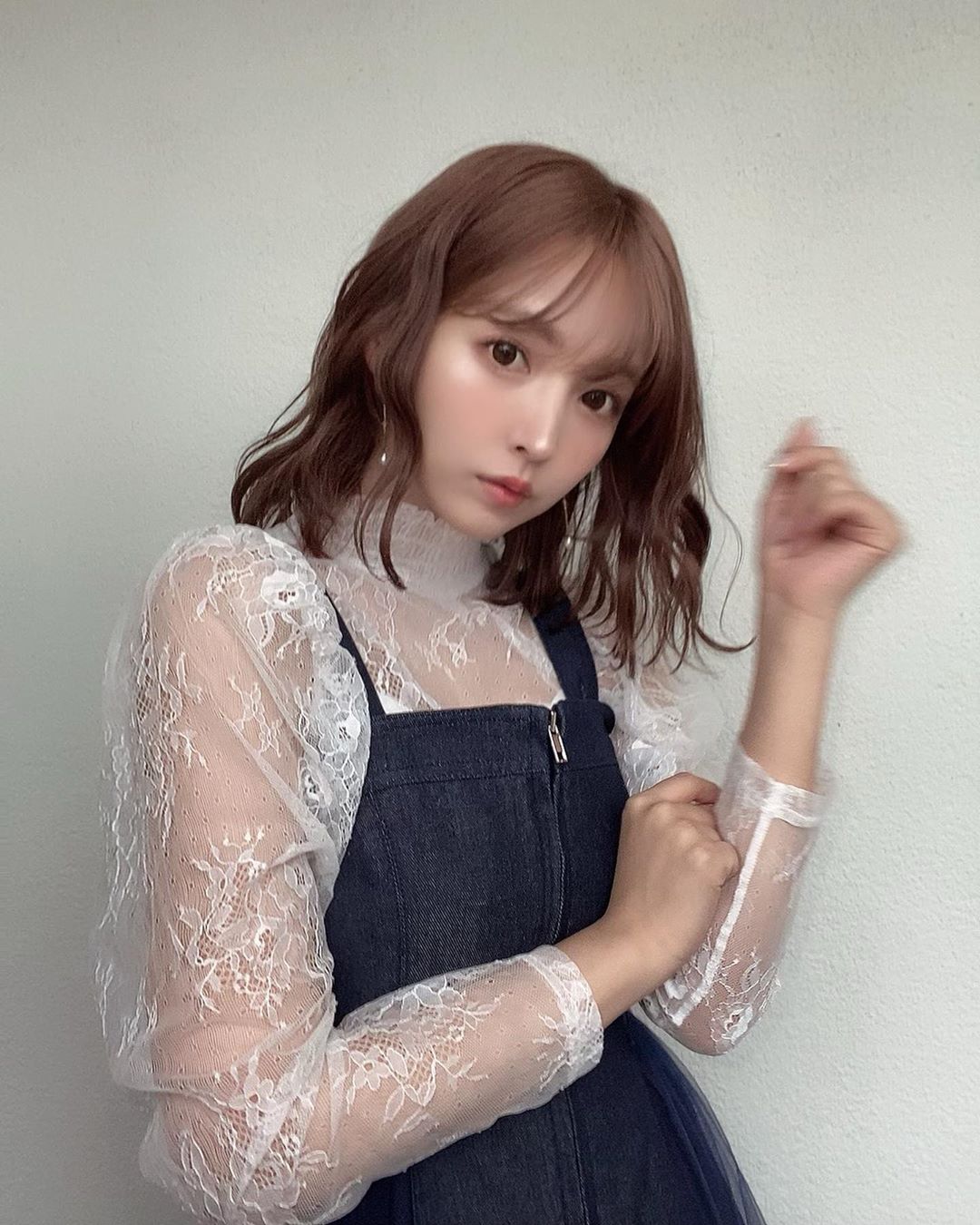 三上悠亜 昨日 Makoto8 さんに ヘアメンテしてもらた ハイトーンから暗めにして エクステもとったから短めになったよ お洋服は Miyours Offic Moe Zine