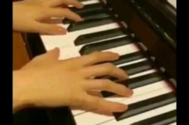 Singing lesson time with mum 

ゆらぎの月　この曲が大好きです！...