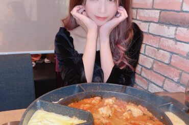 六本木にある創作韓国料理屋のまつ岡さんでチーズダッカルビ
チーズとろとろ…にんにくマシマシで食べちゃった…明日休みだから許してね…
お通しのキム...
